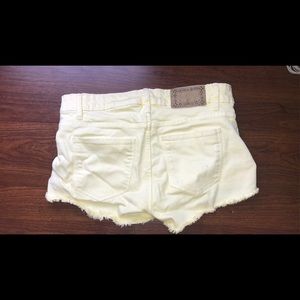 Mid rise pastel yellow shorts
